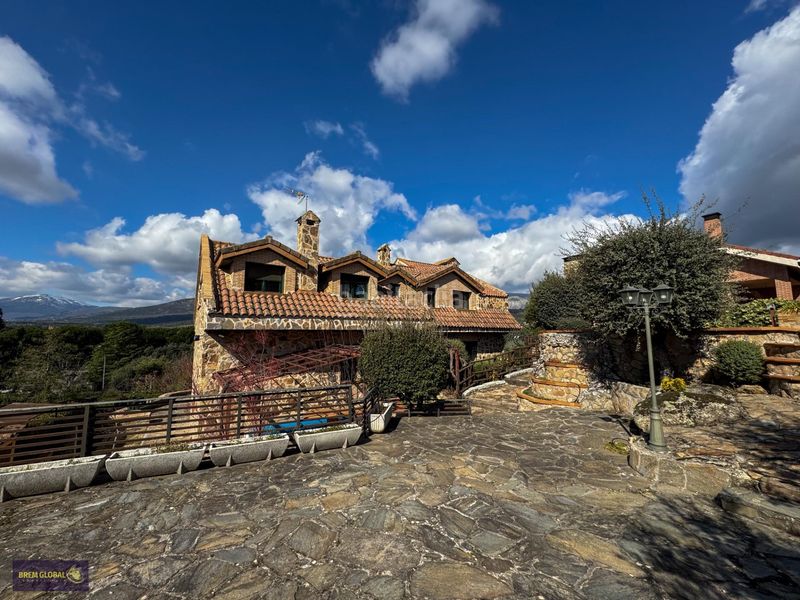 Foto b49a6d1f-0eee-4813-972d-3c3d3a2fac59. Chalet en Navalafuente