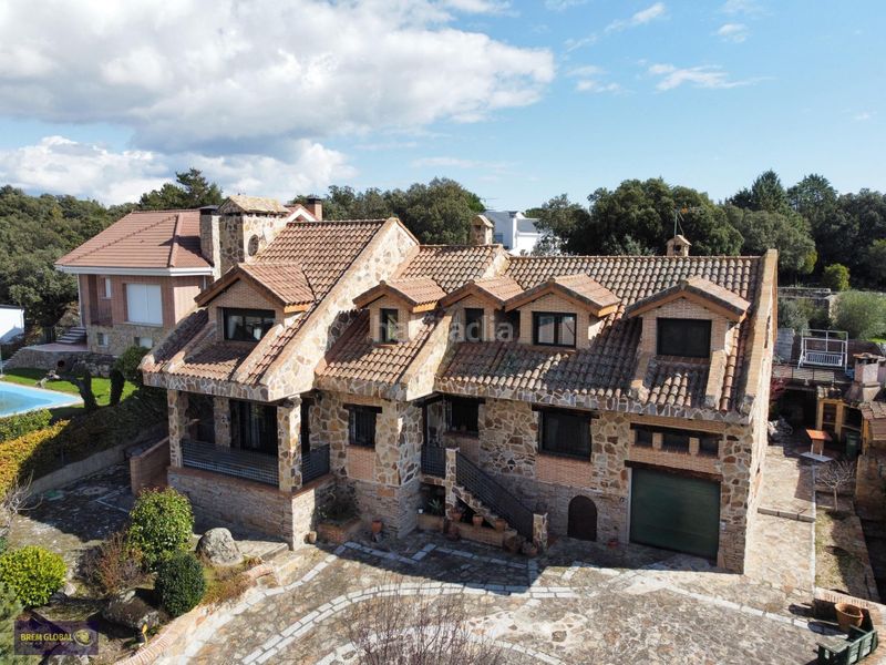 Foto e0ce3b11-f993-4690-815f-034bde39d6b3. Chalet en Navalafuente