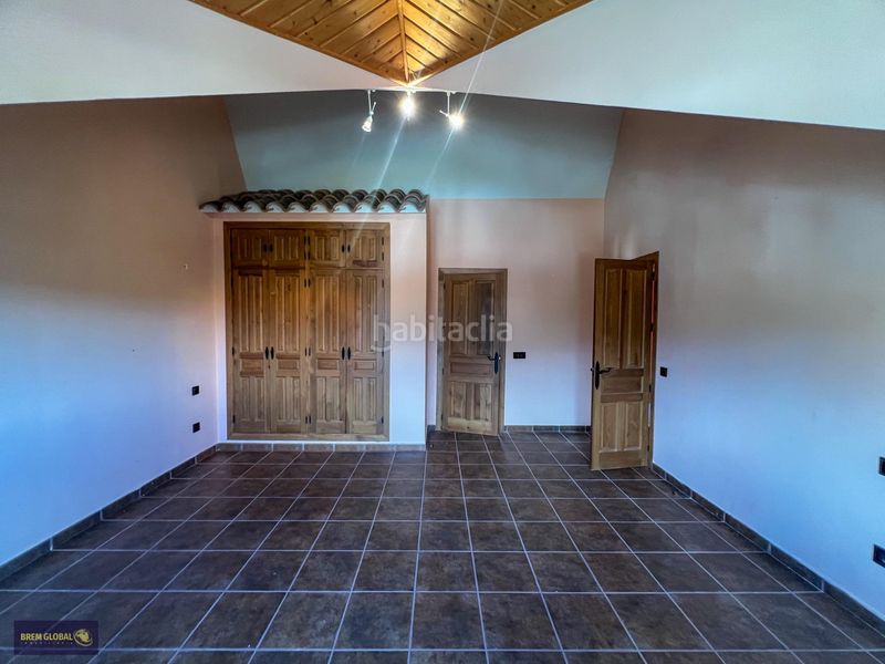 Foto f08d388e-3a5f-4041-aa13-bda1a3d54821. Chalet en Navalafuente