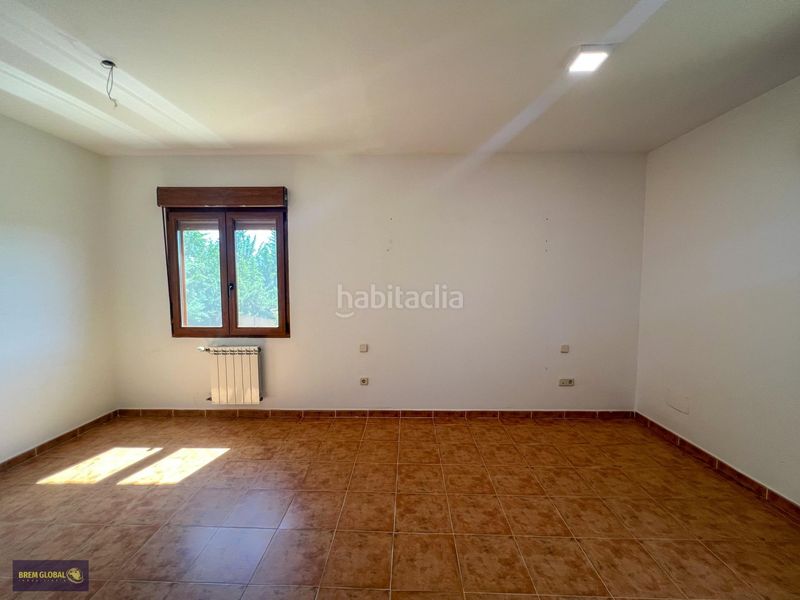 Foto f734cfd5-e664-4320-9ba2-bcf8a43d572e. Casa amb calefacció aparcament a Berrueco (El)