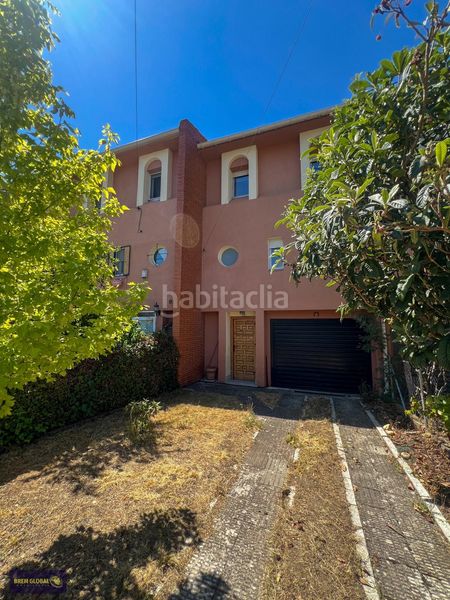 Foto 005b6cee-ed22-4fde-b5fe-118817f725e0. Casa adosada en Cabrera (La)