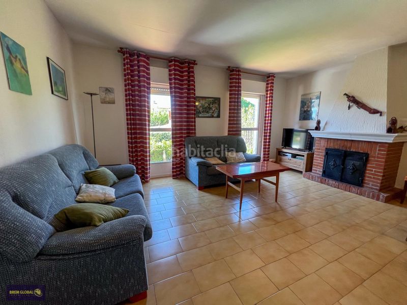 Foto f1a3875d-d710-410b-bb2b-faab6e01d3d6. Casa adosada en Cabrera (La)