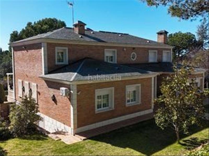 Foto 40ca1d8b-6288-4b3e-a02b-3af1893c56d0. Casa amb xemeneia calefacció aparcament piscina a Boadilla del Monte
