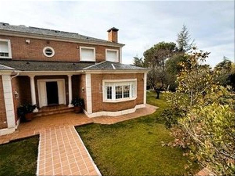 Foto 7977965e-1b44-4dda-9141-57c9ced15192. Casa amb xemeneia calefacció aparcament piscina a Boadilla del Monte