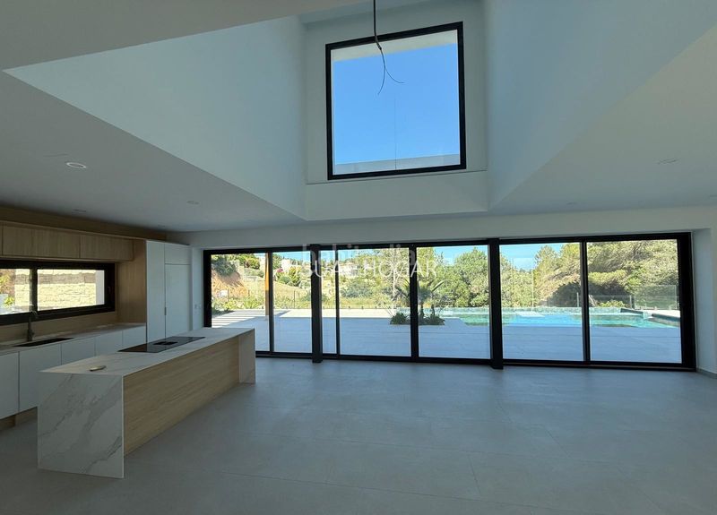 Foto 0c1735a2-2f7b-49db-ad2d-d119d7d37bef. Chalet with heating parking pool in La Fustera Benissa