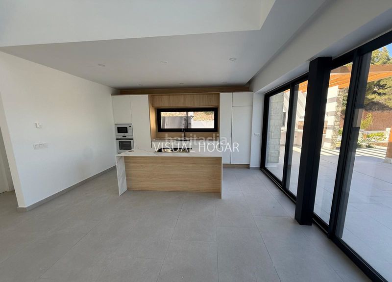 Foto c9937de1-bb06-4a96-b44f-8e9c1b8c222e. Chalet with heating parking pool in La Fustera Benissa