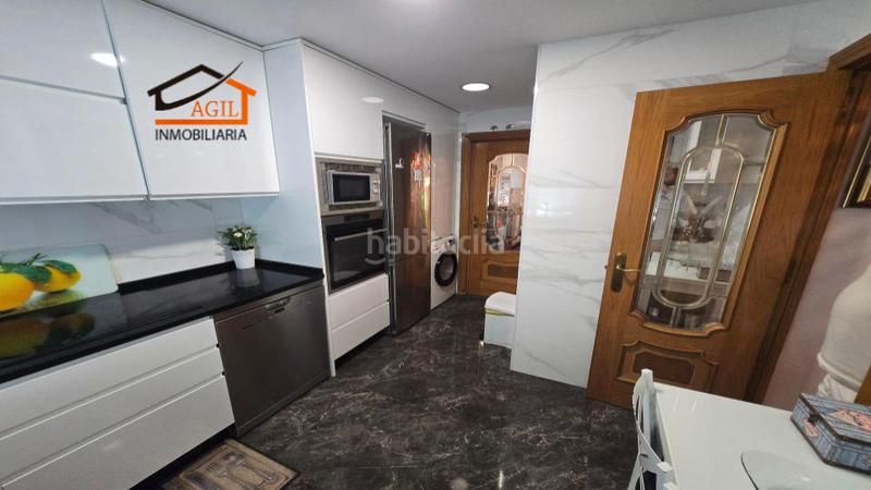 Foto 66bfe026-46b9-4654-9d6a-a5a52cc80dd1. Casa adossada amb xemeneia calefacció aparcament a Leganés