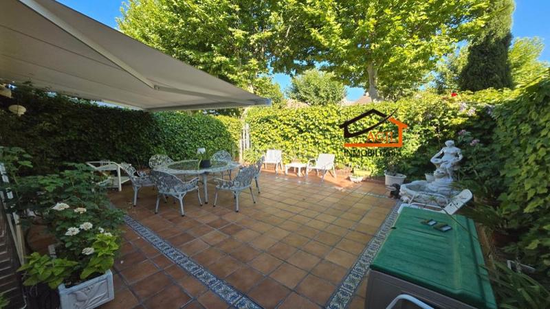Foto b4836936-3e9d-41ba-8071-f955ab19bc58. Casa adossada amb xemeneia calefacció aparcament a Leganés
