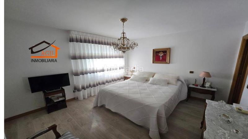 Foto bef9fbd8-8089-4f0c-b0d3-29ce9f200490. Casa adossada amb xemeneia calefacció aparcament a Leganés