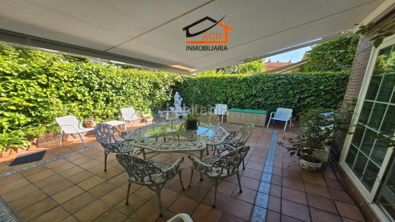 Foto 4085d786-8b4b-4cbc-9417-16e1daa48a43. Semi detached house with fireplace heating parking in Leganés