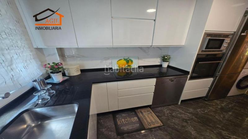Foto a2f82d1b-131c-4b77-84b6-9ad93de8869e. Semi detached house with fireplace heating parking in Leganés