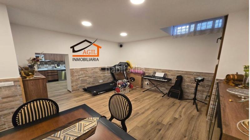 Foto faf72dc1-c7a3-42a3-bee3-36f3fde1e692. Semi detached house with fireplace heating parking in Leganés