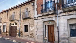 Casa a Avenida del generalísimo 13. Villa del prado, fantástica casa de pueblo con estupenda ubicaci