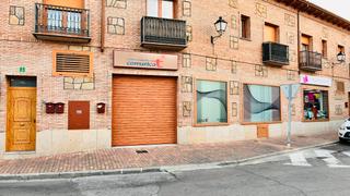 Location Local commercial à Avenida de la constitución 33. Villa del prado, fantástico local comercial