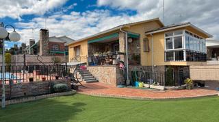 Chalet en Carretera de madrid 20. Aldea del fresno, fantstico chalet independiente junto a casco