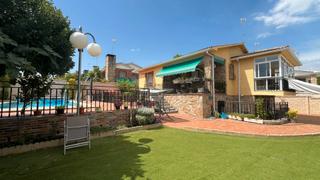 Xalet a Carretera de madrid 20. Aldea del fresno, fantástico chalet independiente junto a casco