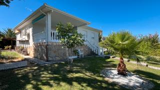 Chalet en Avenida de espaa 71b. Urb. encinar del alberche, estupendo chalet independiente