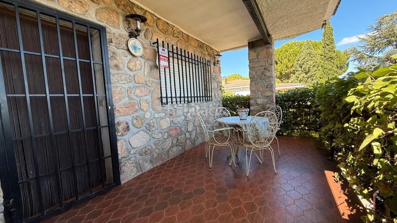 Foto c4af4d05-43e9-40e5-a0b3-f3ecb9dac3a2. Chalet en carretera de madrid 20 , chalet independiente en zona residencial en Aldea del Fresno