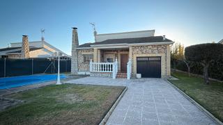 Xalet  Plaza mayor 1. Villa del prado, estupendo chalet independiente