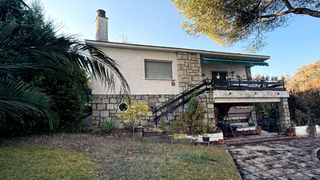 Chalet en Avenida del encinar 2b. Villa del prado, urb. encinar del alberche, fantastico chalet re