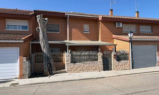 Casa a schiera  Plaza mayor 9. Villa del prado, chalet adosado