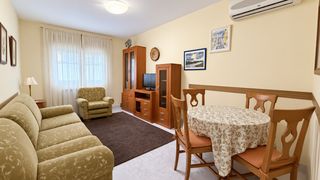 Semi detached house in Carretera de madrid 20. Fantástico piso en planta baja con patio de más de 150 m² y gara