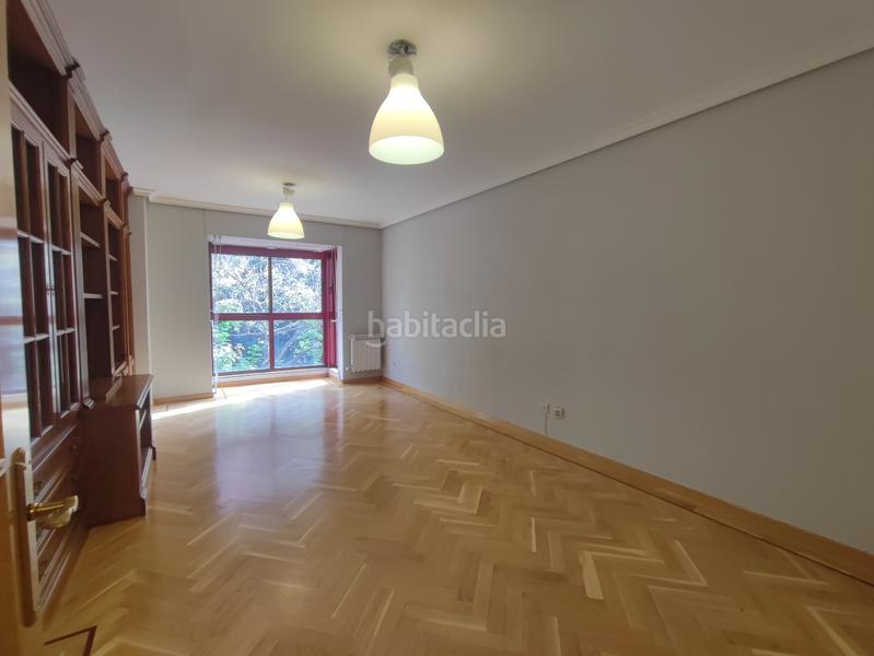 Foto 3f1cc714-3229-4bf5-bb40-bd841053edd7. Flat with heating parking pool in Acacias Madrid