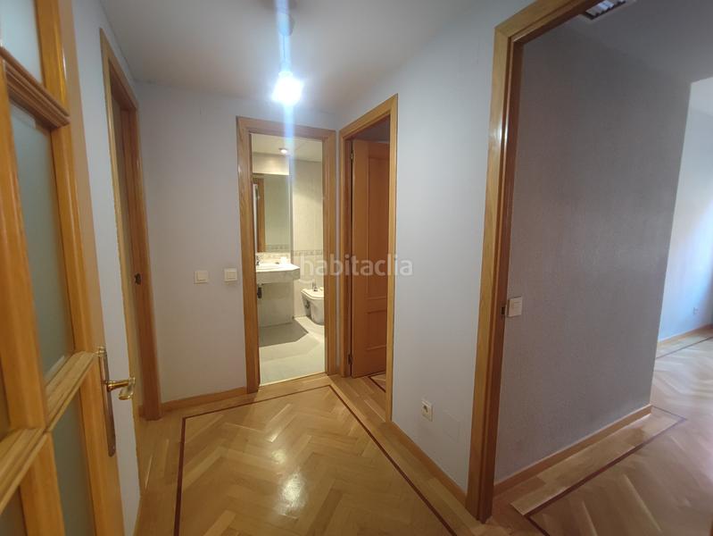 Foto 5c9e8195-36be-4941-be83-2ac4407e8569. Flat with heating parking pool in Acacias Madrid