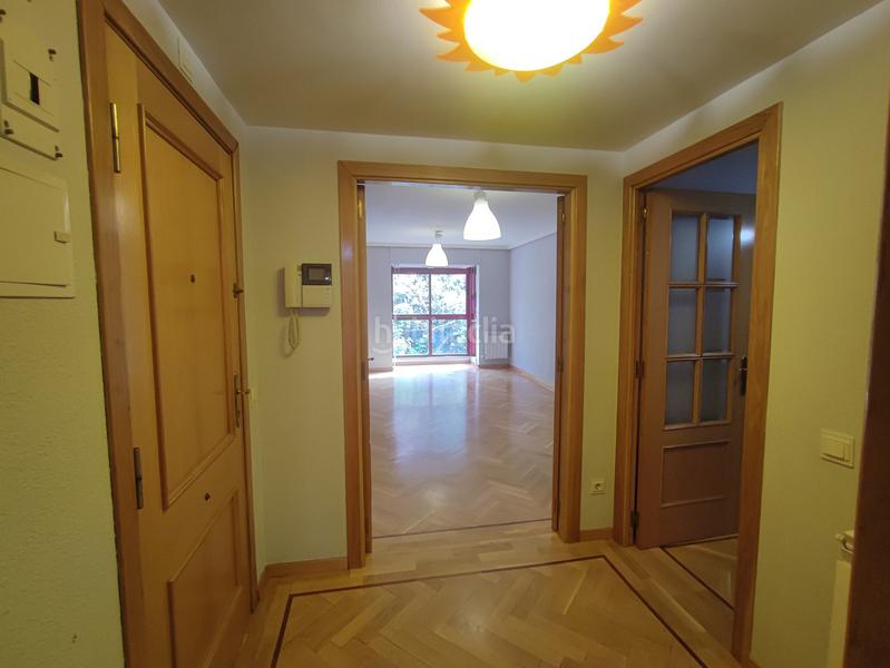 Foto 6c8990c7-ce45-456d-a885-94ac2c8781ee. Flat with heating parking pool in Acacias Madrid