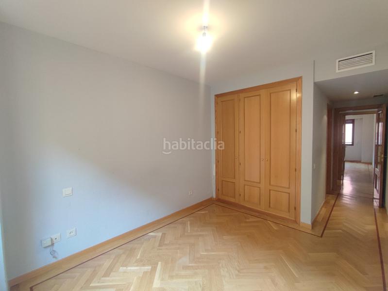 Foto 6f46b4cf-a3d1-40f2-b5fb-e1024cdc845d. Flat with heating parking pool in Acacias Madrid