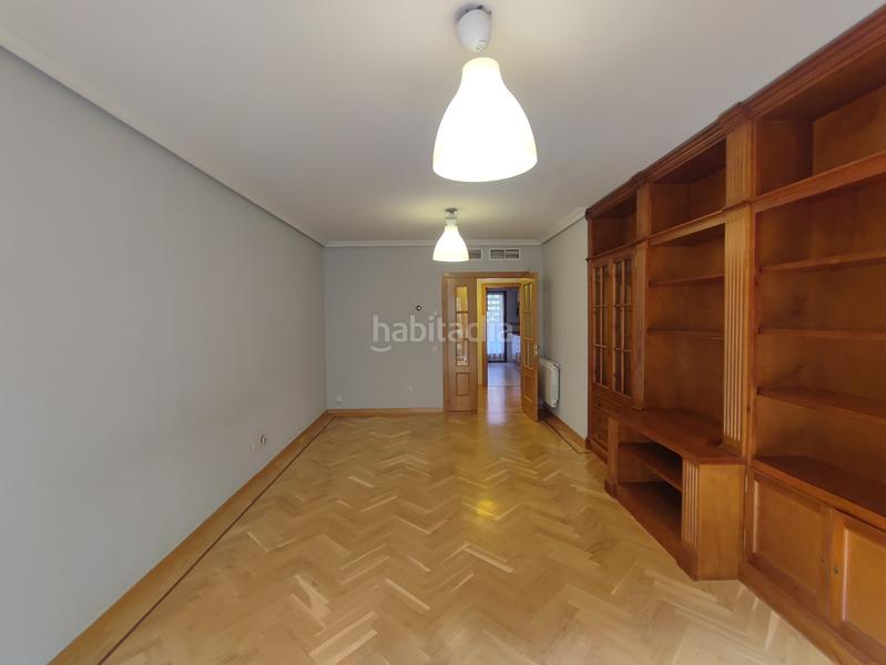 Foto 71e2678c-5f61-4714-bc54-0c5ebd9b25a4. Flat with heating parking pool in Acacias Madrid