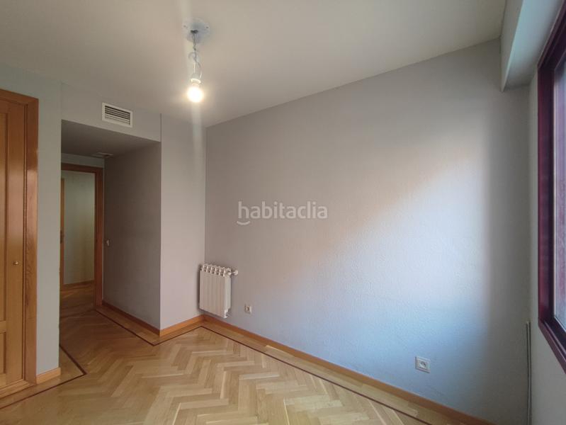 Foto 8f589c33-4eb5-40e5-8dfe-3e052b41ae9f. Flat with heating parking pool in Acacias Madrid