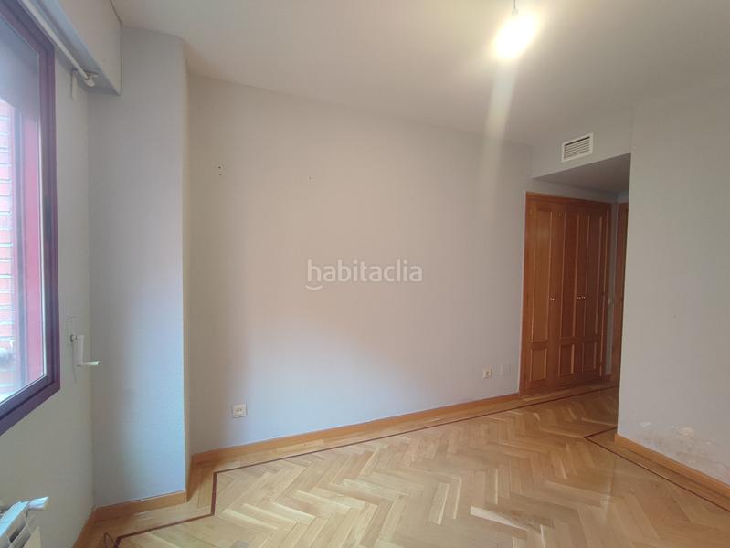 Foto b6417c5d-90d0-48ff-9d7c-5778a55123fd. Flat with heating parking pool in Acacias Madrid