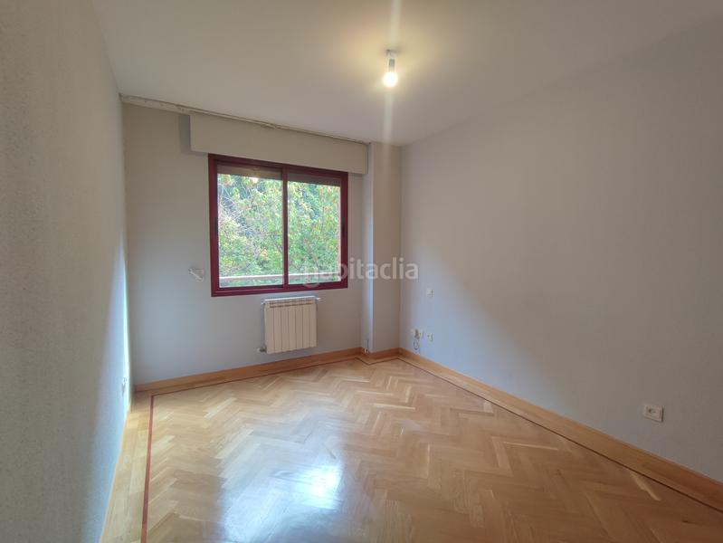 Foto b9683bdf-b794-44f5-824d-56194f5dfec9. Flat with heating parking pool in Acacias Madrid