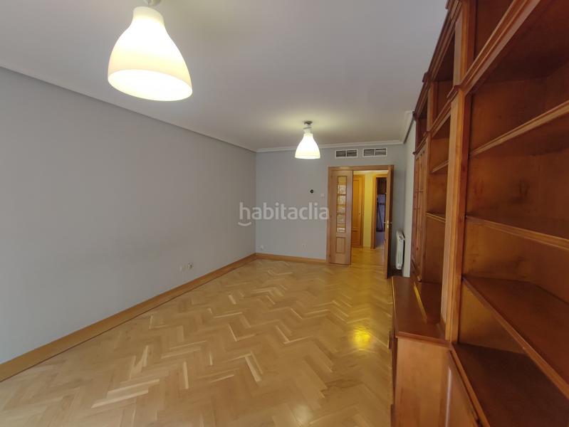 Foto e463890b-df81-43af-b6d6-d0d2990967ed. Flat with heating parking pool in Acacias Madrid