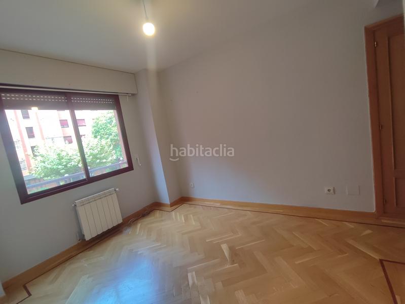 Foto f7d0b3fb-3e10-4fe0-8e50-0fad0bba9d91. Flat with heating parking pool in Acacias Madrid