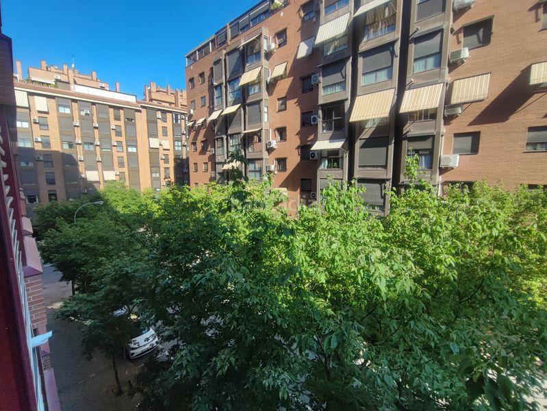 Foto a03ec1eb-8e54-4d72-94b1-e063a0c0ff24. Pis amb calefacció aparcament piscina a Acacias Madrid