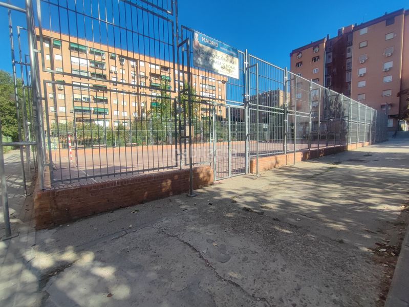 Foto d6175f0d-6b01-4a7f-846c-cd8c03879cba. Flat with heating parking in Acacias Madrid