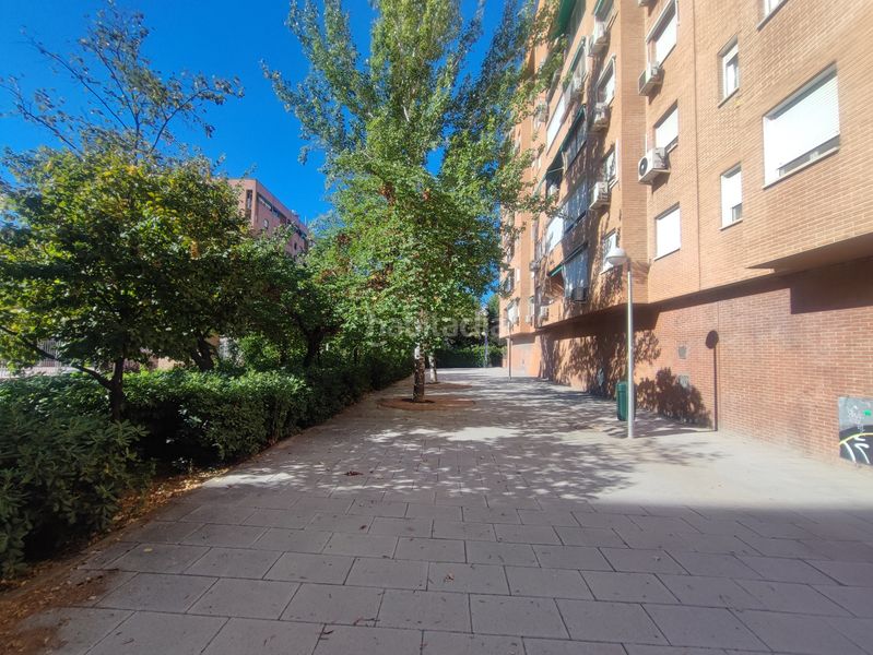 Foto e2efbe5e-90fa-404e-97bf-9d0474de4b57. Flat with heating parking in Acacias Madrid