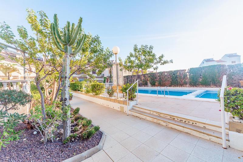 Foto ec9b9044-05f0-45de-a6a2-329ddbea917a. Apartament amb aparcament piscina a calas Santa Pola este Santa Pola