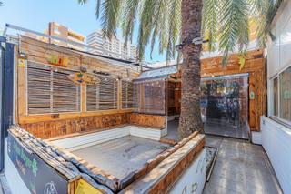 Local Comercial  Avenida paises escandinavos. Fantástico negocio en funcionamiento en venta.