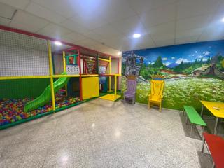 Local Comercial a Campello Playa. Descubre el local seminuevo que tiene todo, incluso diversión pa
