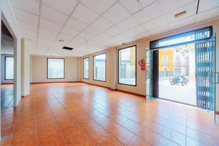 Local commercial  Calle jardin. Cambio uso a vivienda mula