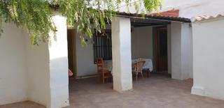 Casa a El Castillo. Campo rústico para entrar a vivir en aspe