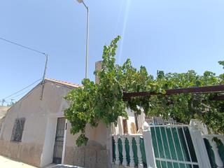Masia a Calle san benito 21. Casa con jardín en la tercia