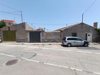 Masia a Calle san benito 21. Casa con jardín en la tercia