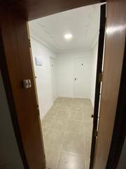Apartament a Carrús Este. Apartamento reformado y dividido vive en uno, alquila el otro!