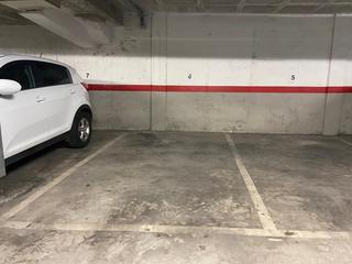 Aparcament cotxe a Campello Pueblo. Plaza de garage en el campello