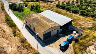 Fabrikhalle  Calle ramon y cajal. Nave con terreno en la tercia