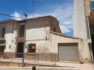 Casa aparellada a Pueblo-Ubanizaciones. Propiedad para reformar, posibilidad de construir edificio. exce